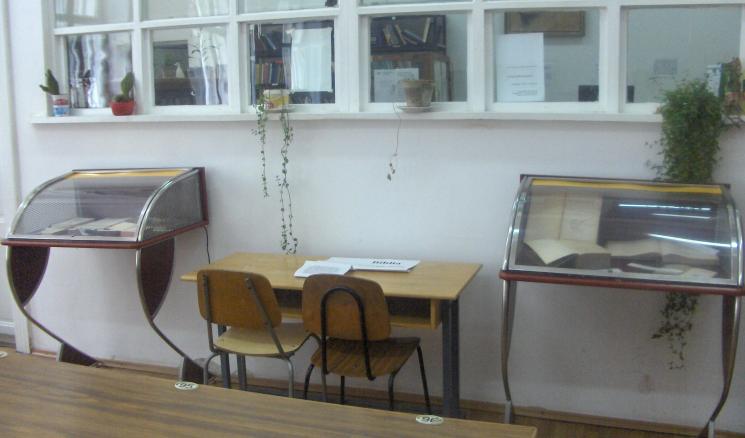 Biblioteca de Litere Biblioteca de Litere